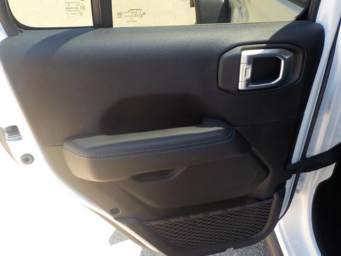 Used 2021 Jeep Wrangler Unlimited Rubicon 4xe w/ Steel Bumper Group AWD/4WD image 18