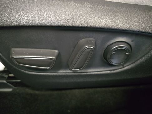 Used 2025 Toyota RAV4 XLE Premium image 25