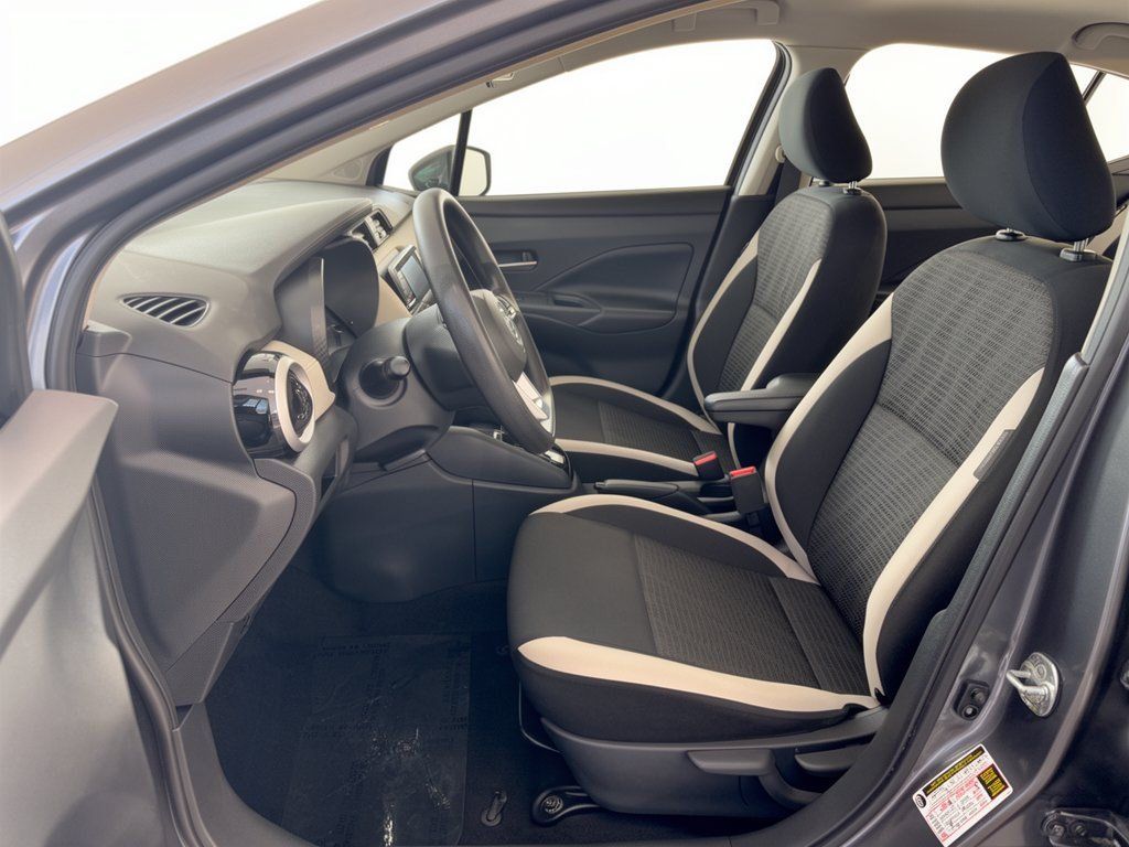 Used 2020 Nissan Versa SV FWD image 5
