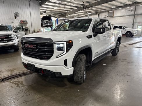 Used 2024 GMC Sierra 1500 AT4 w/ AT4 Premium Package AWD/4WD image 5