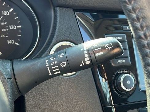 Used 2020 Nissan Rogue SV image 19