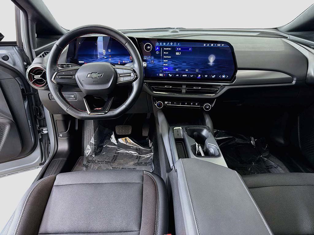 Used 2025 Chevrolet Equinox EV RS FWD image 28