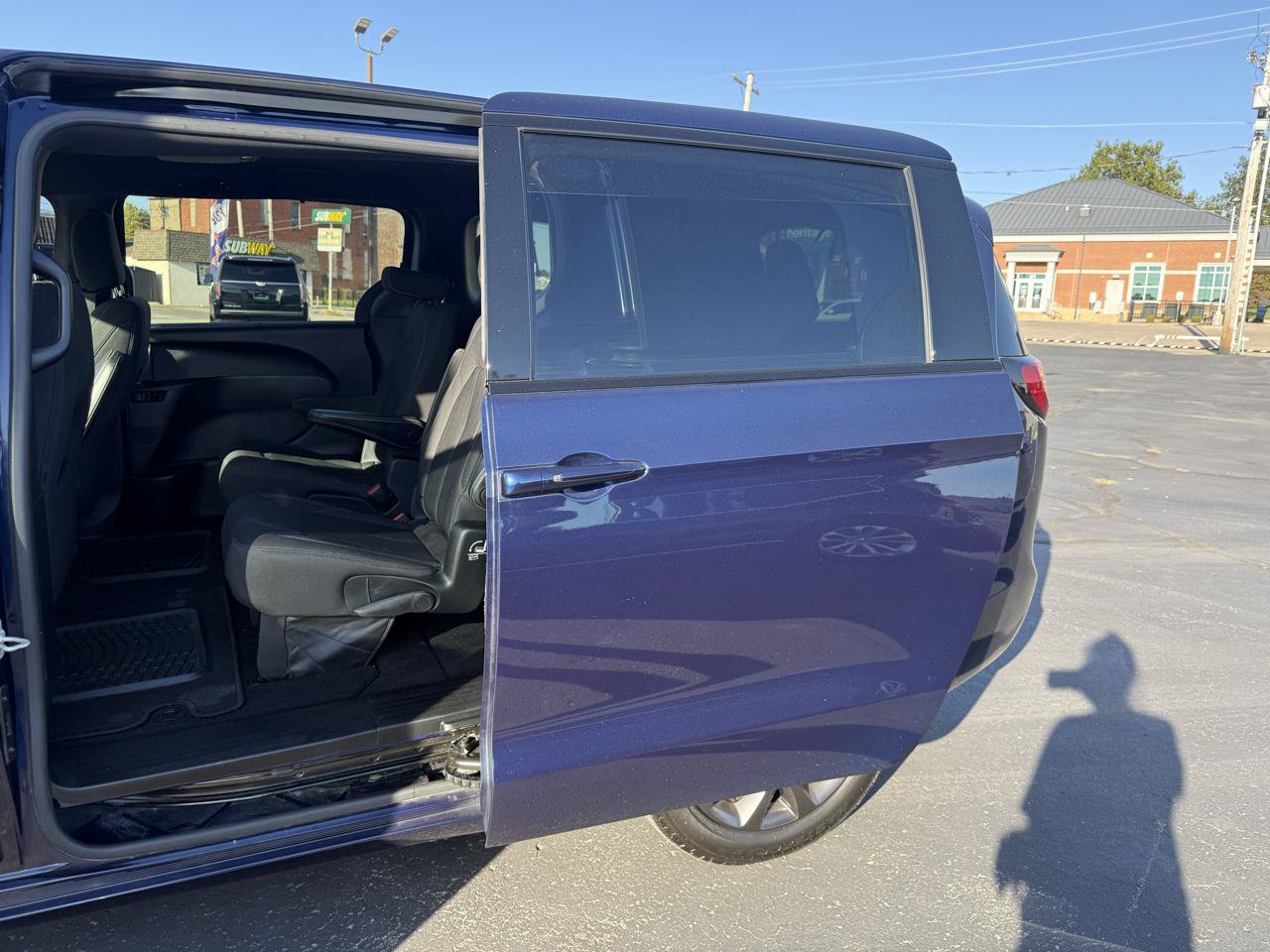Used 2019 Chrysler Pacifica Touring Plus w/ S Appearance Package FWD image 17