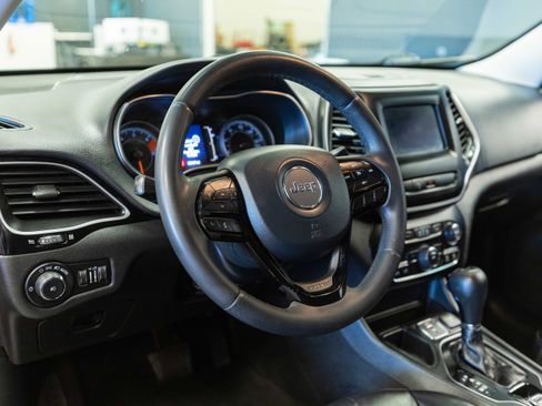 Used 2020 Jeep Cherokee Latitude Plus FWD image 10