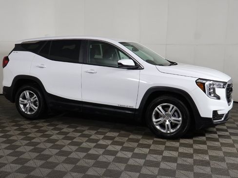 Used 2024 GMC Terrain SLE image 12