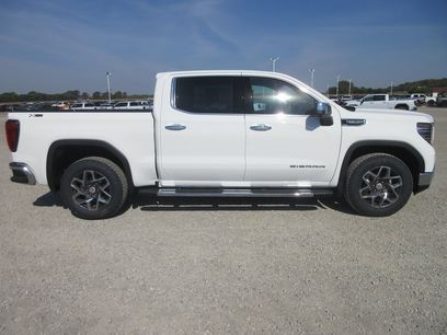 New 2026 GMC Sierra 1500 SLT w/ SLT Premium Package