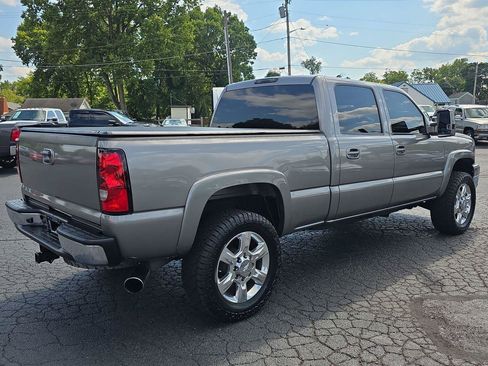 Used 2006 Chevrolet Silverado 2500 LT w/ Heavy-Duty Power Package AWD/4WD image 2