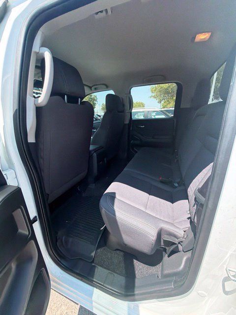 Certified 2024 Nissan Frontier SV AWD/4WD image 8