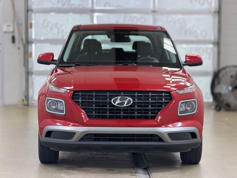 Used 2022 Hyundai Venue SE w/ Cargo Package FWD image 2