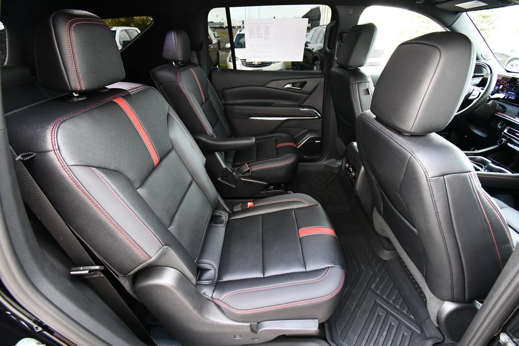Used 2026 Chevrolet Traverse RS AWD/4WD image 19