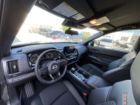 Used 2025 Nissan Pathfinder Rock Creek image 9