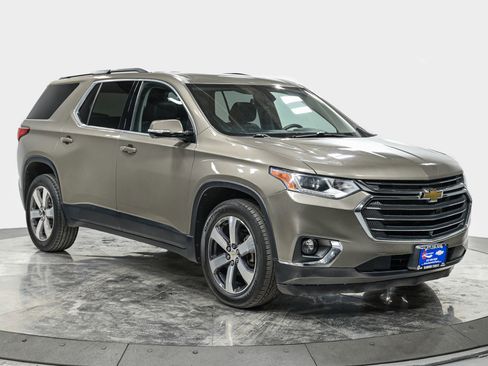 Used 2020 Chevrolet Traverse LT w/ LT Premium Package image 9