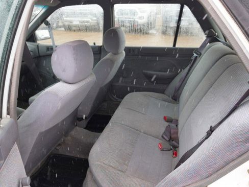 Used 1995 Ford Escort LX image 22