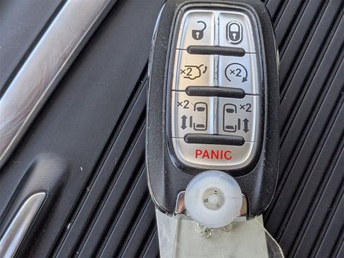 Used 2024 Chrysler Pacifica Touring-L image 33