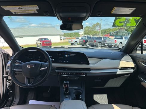 Used 2025 Cadillac XT4 Premium Luxury FWD image 9