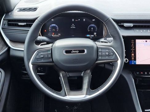 New 2026 Jeep Grand Cherokee Altitude AWD/4WD image 22