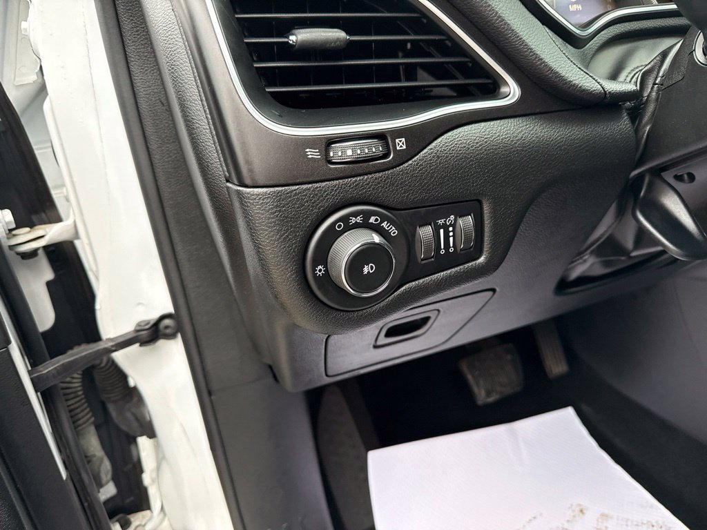Used 2019 Jeep Cherokee Trailhawk w/ Cold Weather Group AWD/4WD image 29
