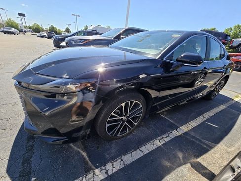 Used 2025 Toyota Camry XLE AWD/4WD image 4