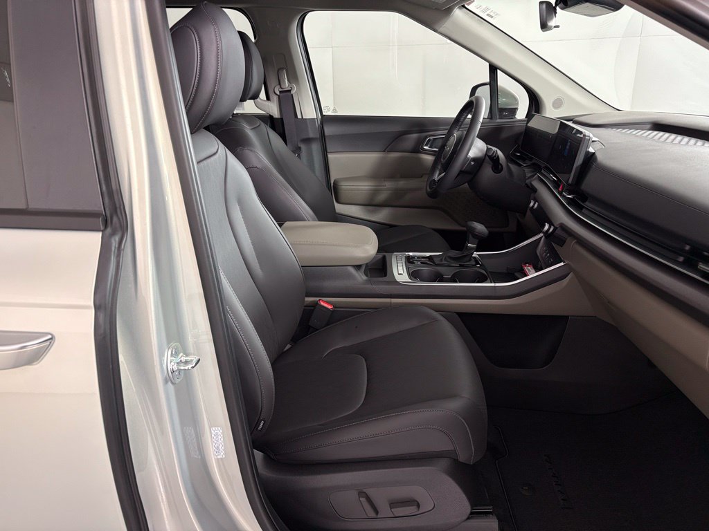 New 2026 Kia Carnival EX FWD image 47