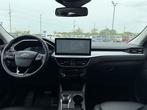 Used 2024 Ford Escape Platinum AWD/4WD image 9