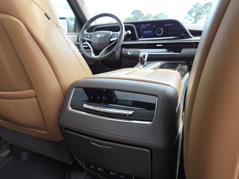 Used 2021 Cadillac Escalade Premium Luxury AWD/4WD image 28