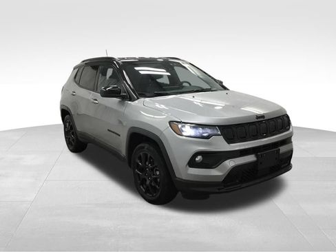 Used 2022 Jeep Compass Latitude w/ Convenience Group AWD/4WD image 3