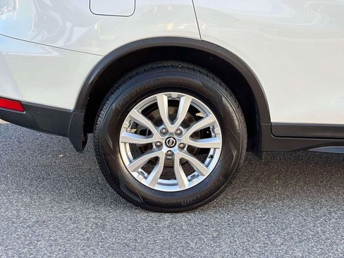 Used 2019 Nissan Rogue S w/ Special Edition Package FWD image 7