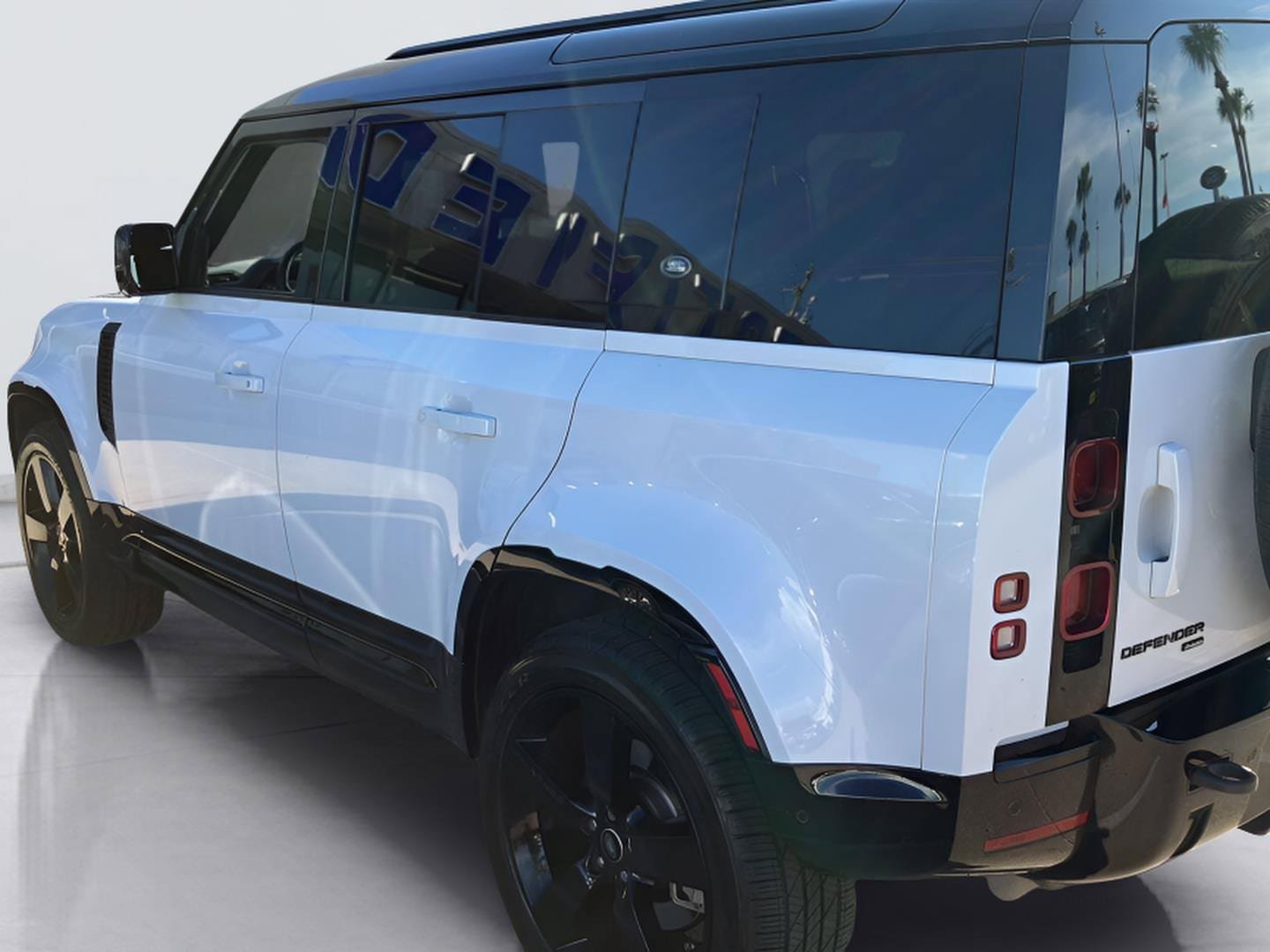Used 2022 Land Rover Defender 110 X-Dynamic HSE AWD/4WD image 4