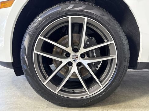 Certified 2025 Porsche Macan AWD/4WD image 13