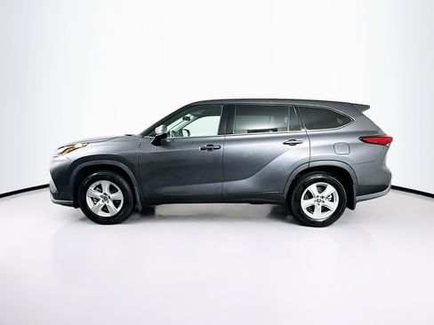 Used 2022 Toyota Highlander LE image 4