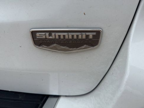 Used 2016 Jeep Grand Cherokee Summit AWD/4WD image 9