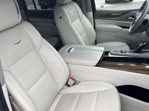 Used 2022 Cadillac Escalade ESV Premium Luxury Platinum w/ Heavy-Duty Trailer Package image 21