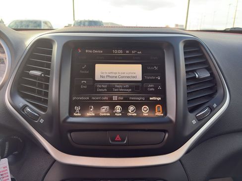 Used 2016 Jeep Cherokee Trailhawk w/ Cold Weather Group image 13