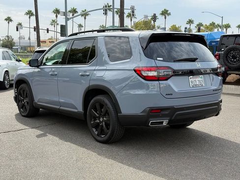 Used 2025 Honda Pilot Black Edition image 9