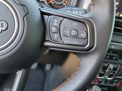 Used 2024 Jeep Gladiator Mojave AWD/4WD image 27