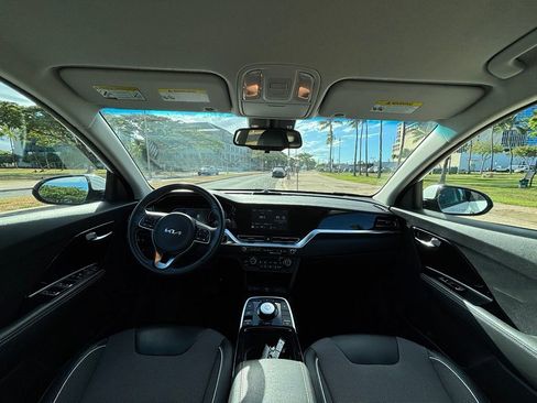 Used 2022 Kia Niro EX FWD image 12