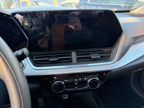 Used 2024 Chevrolet Trax LT image 12