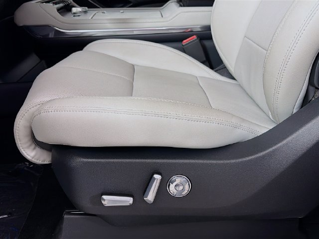 New 2026 Lincoln Navigator Premiere AWD/4WD image 20