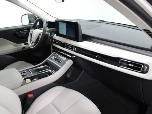 New 2026 Lincoln Aviator AWD image 30
