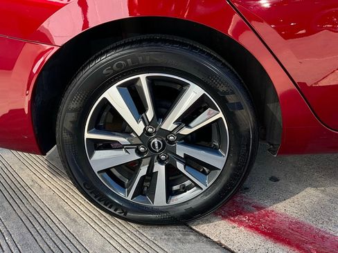 Used 2025 Nissan Versa SV image 8