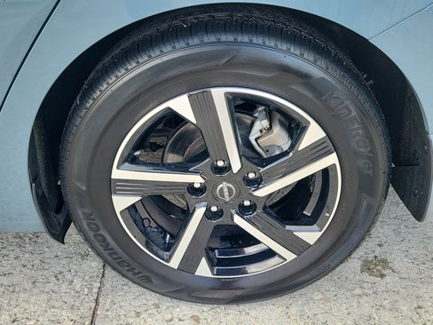 Certified 2025 Nissan Sentra SV FWD image 9