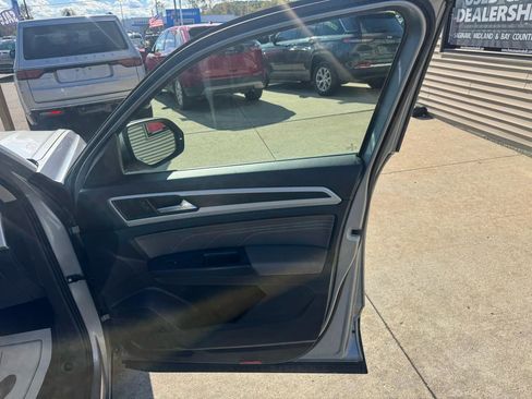 Used 2021 Volkswagen Atlas SE AWD/4WD image 16