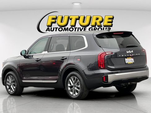 Certified 2025 Kia Telluride LX image 6