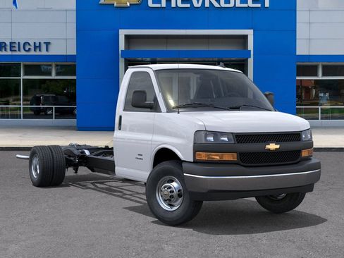 New 2025 Chevrolet Express 3500 image 31