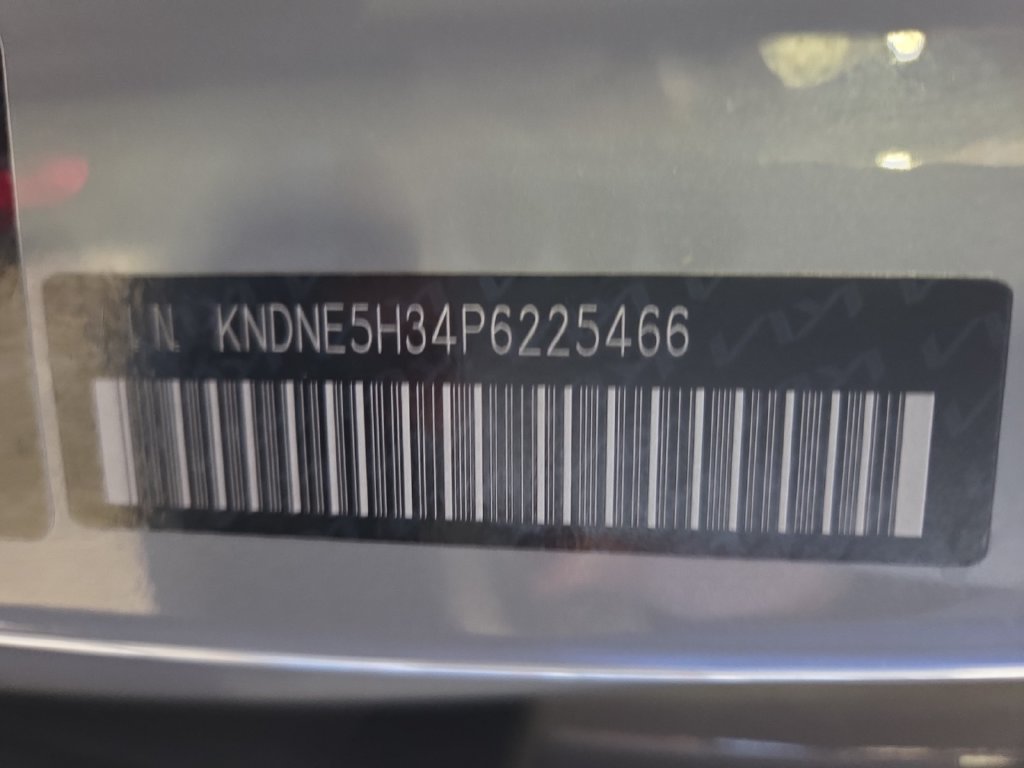 Used 2023 Kia Carnival SX Prestige FWD image 35
