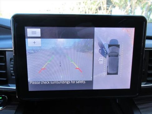 Used 2020 Ford Explorer Limited image 28