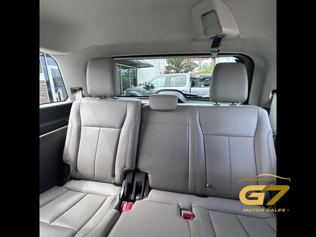 Used 2019 Ford Expedition XLT w/ Equipment Group 202A AWD/4WD image 21