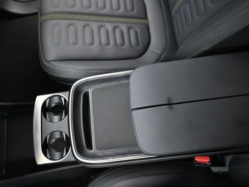 Used 2023 Rivian R1S Adventure AWD/4WD image 20