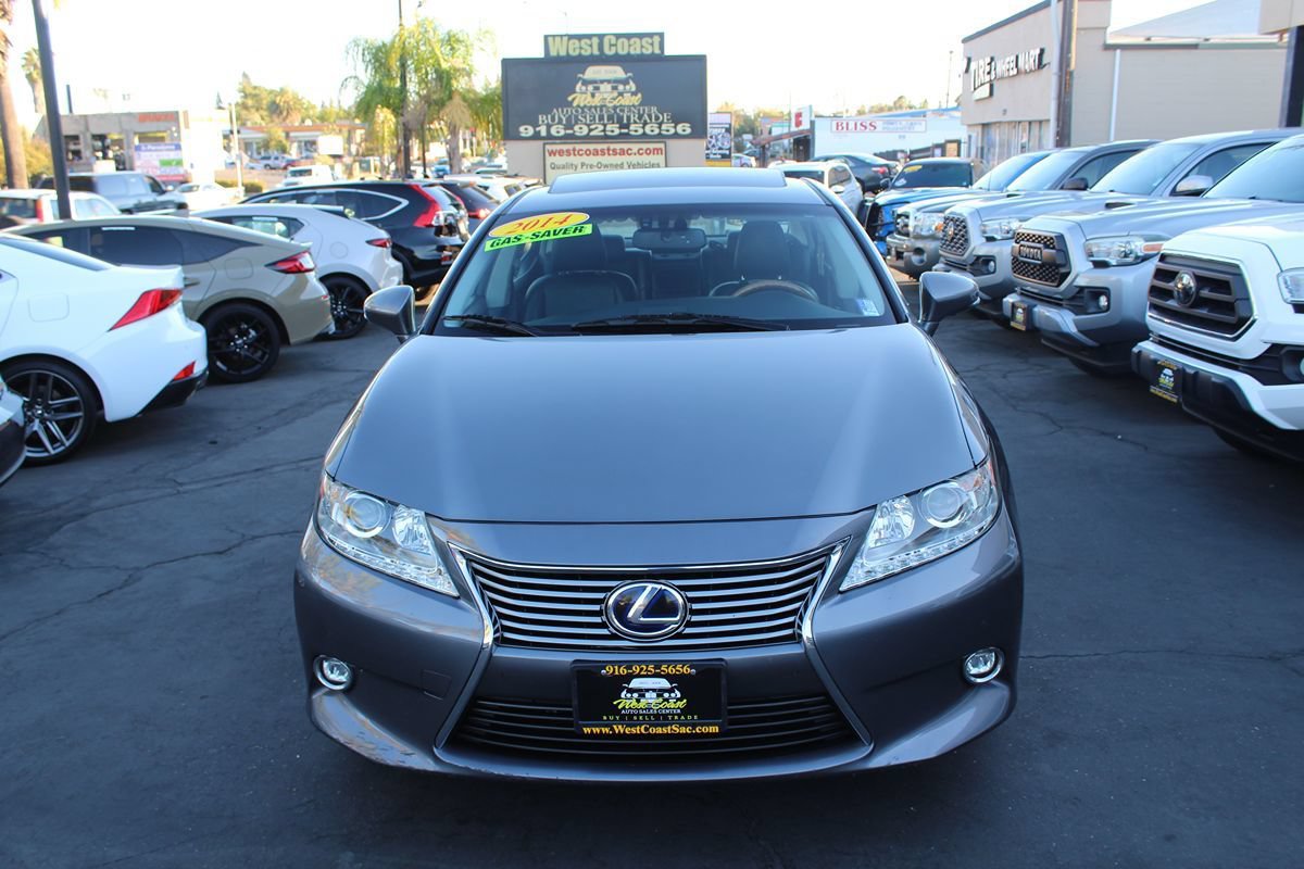 Used 2014 Lexus ES 300h w/ Luxury Package w/Bamboo Trim FWD image 3