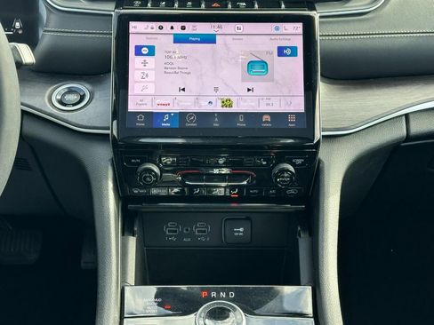 Used 2024 Jeep Grand Cherokee Limited image 15